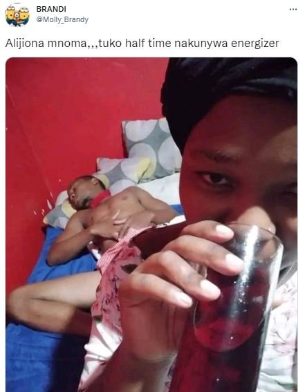Brandi molly_brandy alijiona mnoma,,,tuko half time nakunywa energizer