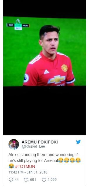 Aremu pokipoki rhizkid_lee alexis standing there and wondering if he's still pla