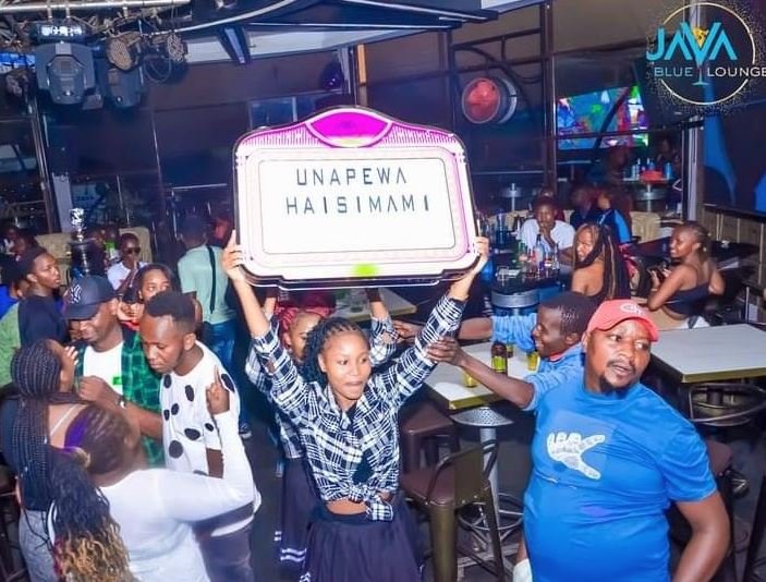 Ua blue lounge una fewa ha 5 mam