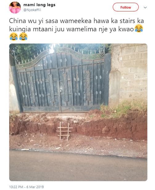 Mami long legs nyokaffiii follow china wu yi sasa wameekea hawa ka stairs ka kui