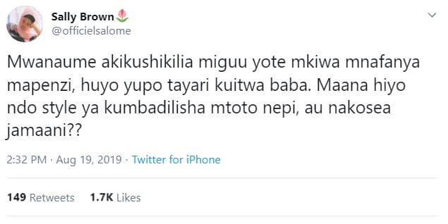 Sally brown officielsalome mwanaume akikushikilia miguu yote mkiwa mnafanya mape