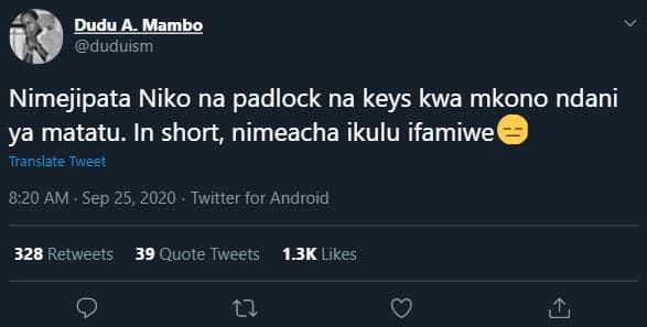 Dudu a mambe duduism nimejipata niko na padlock na keys kwa mkono ndani ya matat