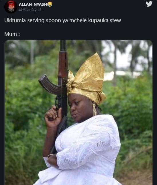 Allan_nyash allannyash ukitumia serving spoon ya mchele kupauka stew mum