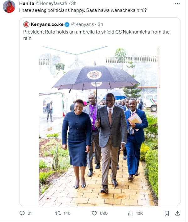 Hanifa honeyfarsafi 3h thate seeing politicians happy. sasa hawa wanacheka nini?