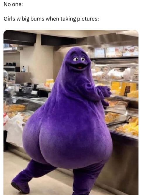 No one girls w big bums when taking pictures