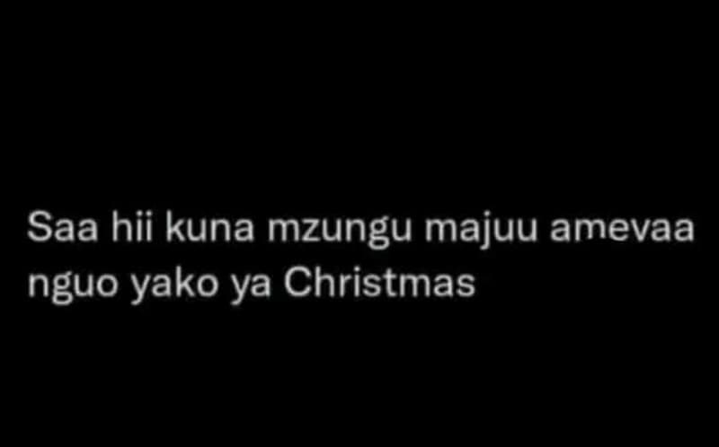 Saa hii kuna mzungu majuu amevaa nguo yako ya christmas
