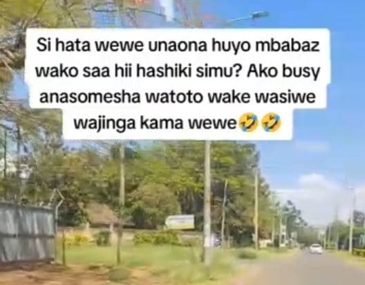 Si hata wewe unaona huyo mbabaz wako saa hii hashiki simu? ako busy anasomesha w