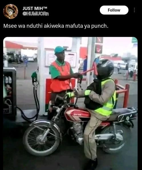 Just mihtm humurn follow msee wa nduthi akiweka mafuta ya punch.